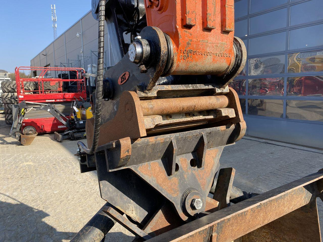 Bandgrävare Doosan DX300LC-5