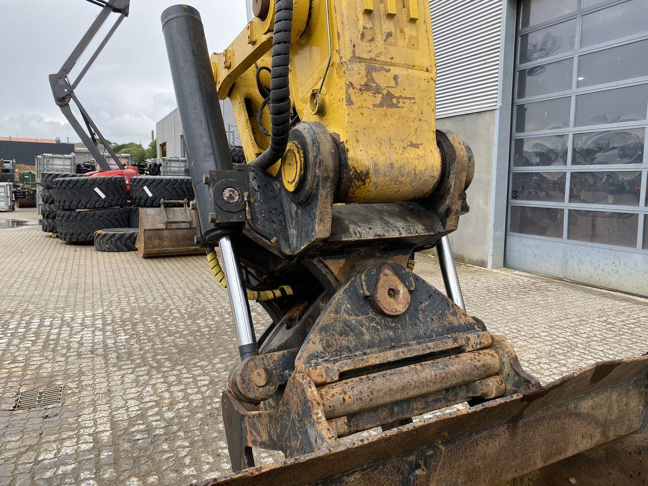 Bandgrävare Komatsu HB365LC-3