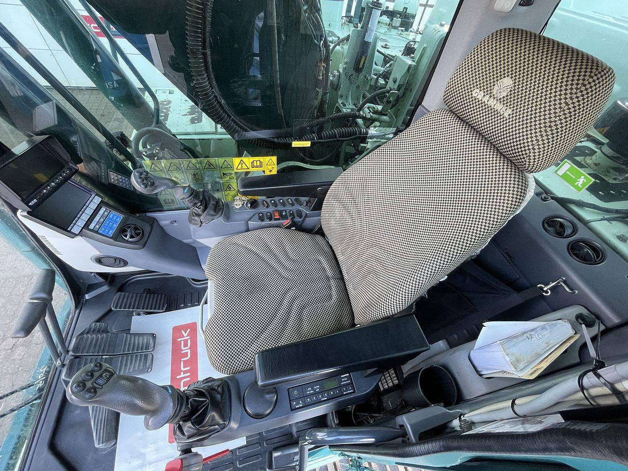 Bandgrävare Komatsu PC240LCD-11