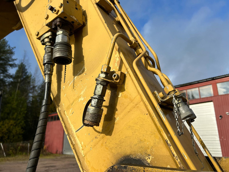 Grävmaskin på däck Caterpillar M312 Engcon EC20 tiltrotator