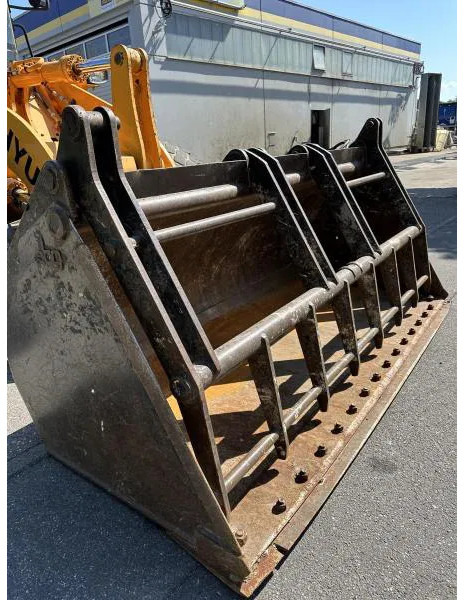 Hjullastare Hyundai HL730-9A 4X4 Radlader Mulch-/Klappschaufel KLIMA A HL730-9A 4X4 Radlader Mulch-/Klappschaufel KLIMA A/C