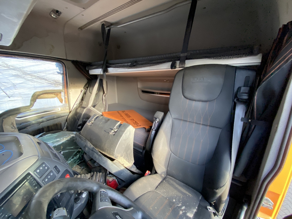 Dragbil DAF XF 450 / UNFALL