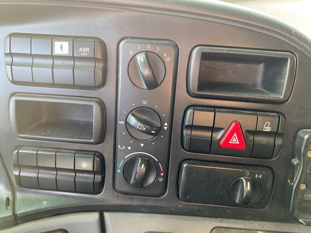 Dragbil Mercedes-Benz 1841 LS Actros MP2