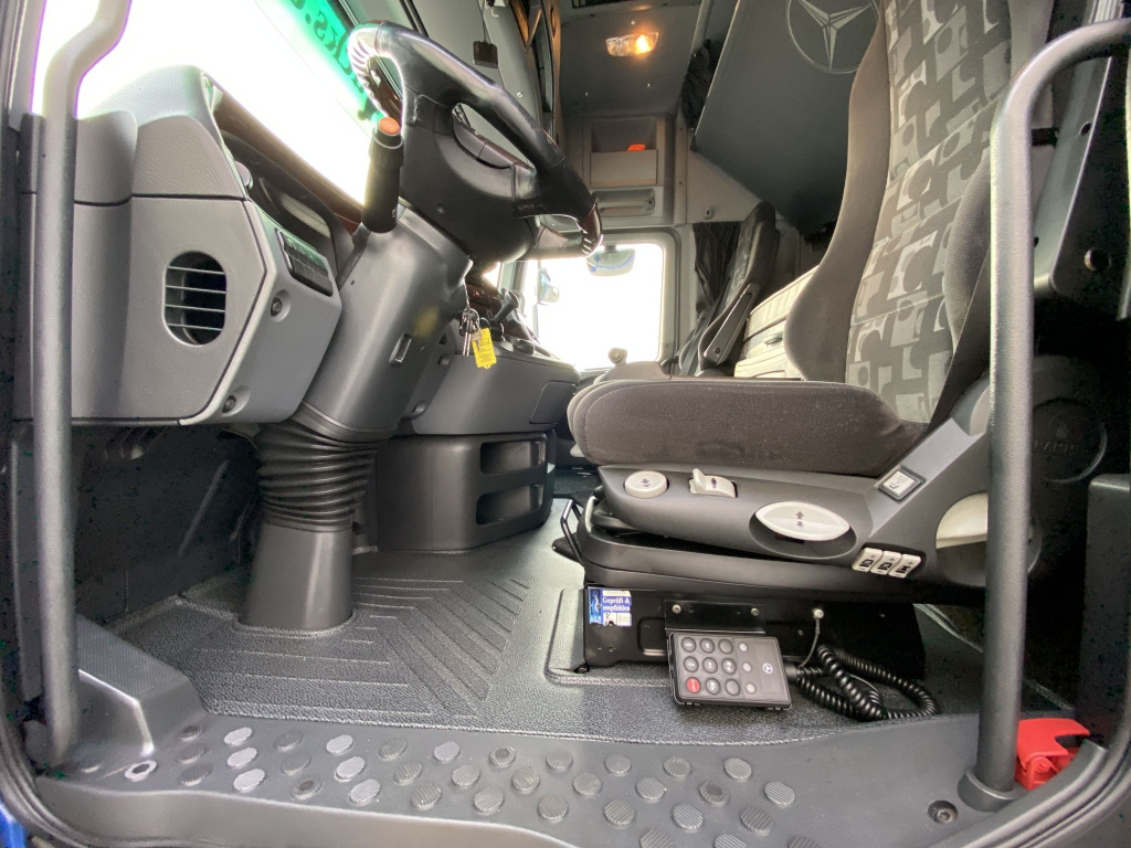 Dragbil Mercedes-Benz 1844 LS Actros MP2