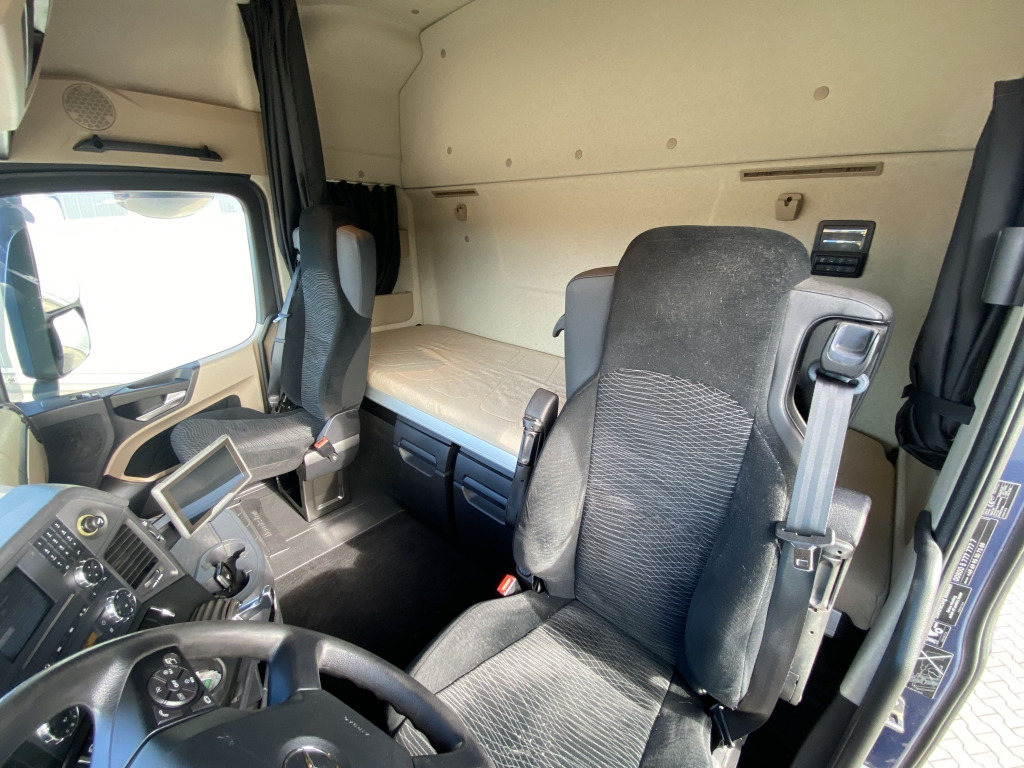 Dragbil Mercedes-Benz 1845 LS Actros