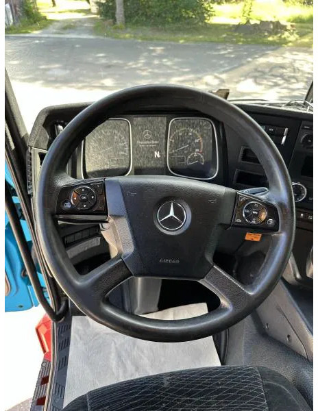 Dragbil Mercedes-Benz Actros 1843 LS Autotransporter SZM EUROLOHR