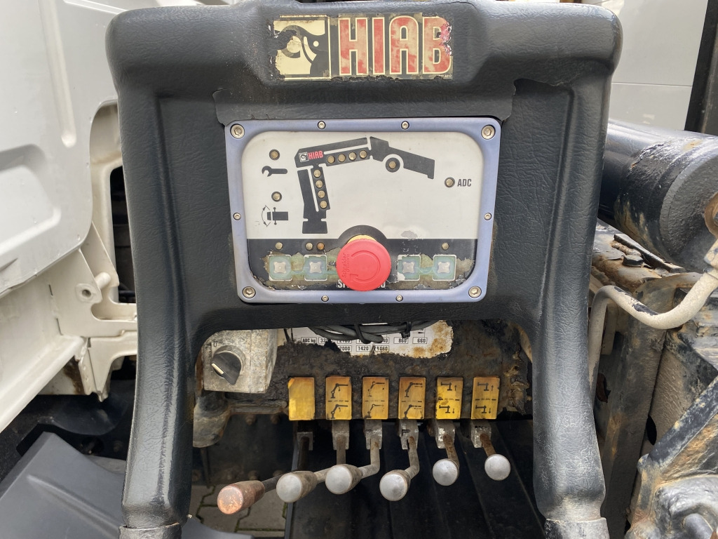 Flakbil MAN TGL 12.220 4x2 BL / HIAB Faltkran