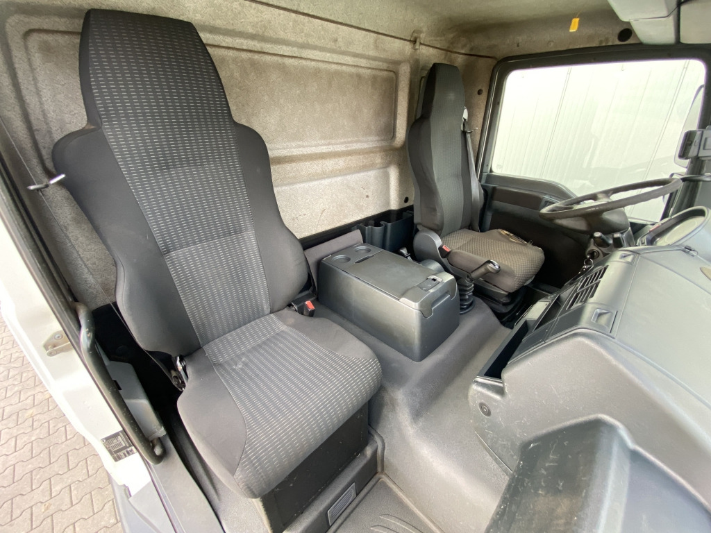 Flakbil MAN TGL 12.220 4x2 BL / HIAB Faltkran