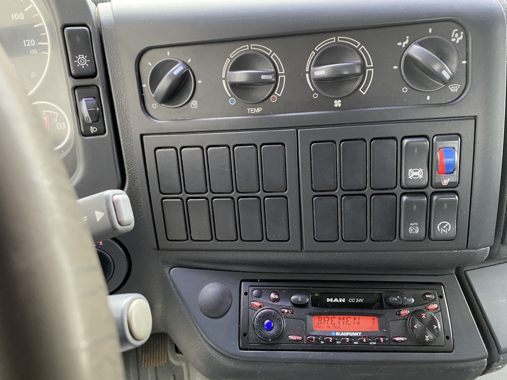 Flakbil MAN TGL 8.210 4x2 BL