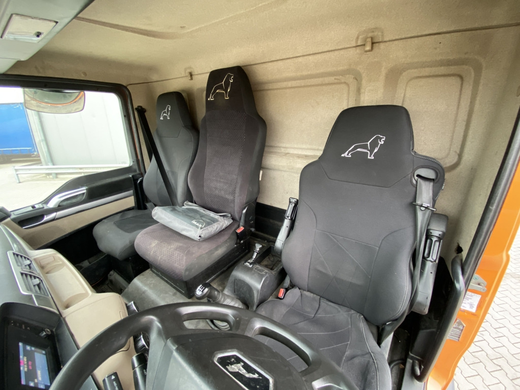 Flakbil MAN TGM 15.290 4x2 BL / HIAB Faltkran