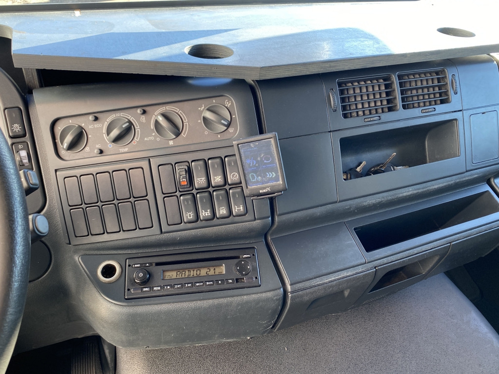 Flakbil MAN TGM 15.290 4x2 BL / HIAB Faltkran