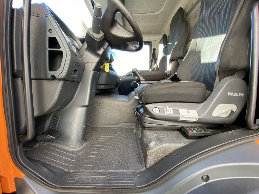 Flakbil MAN TGM 15.290 4x2 BL / HIAB Faltkran