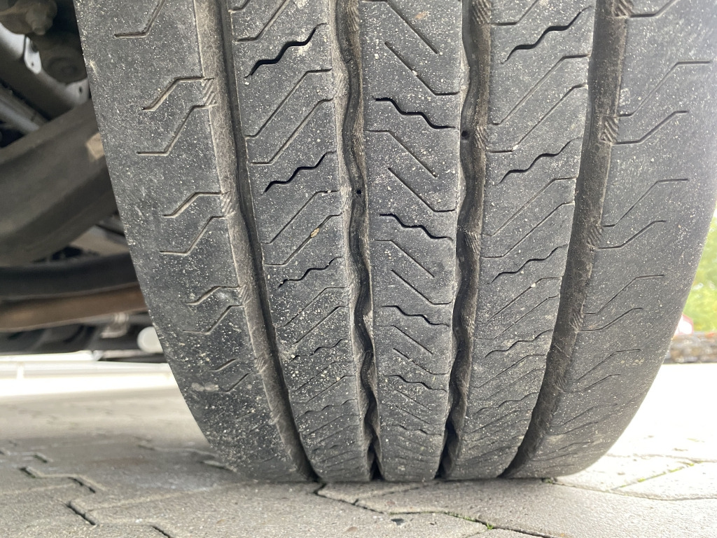 Flakbil MAN TGM 15.290 4x2 BL / HIAB Faltkran