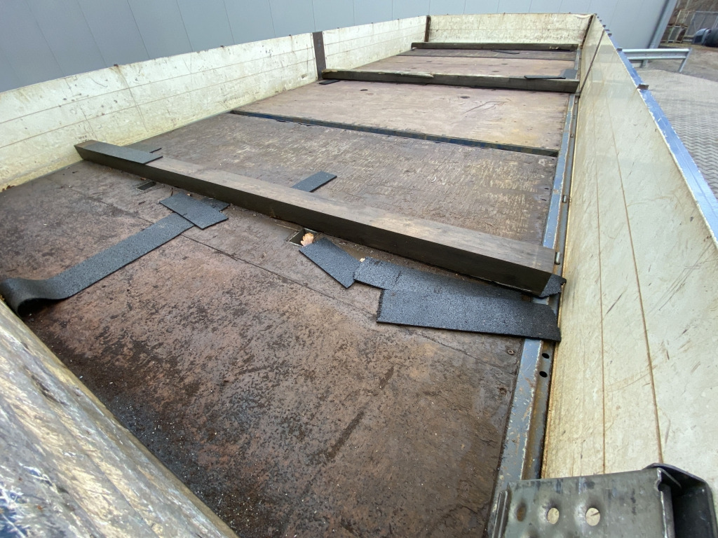 Flakbil Mercedes-Benz 1224 L Atego / MKG-Faltkran