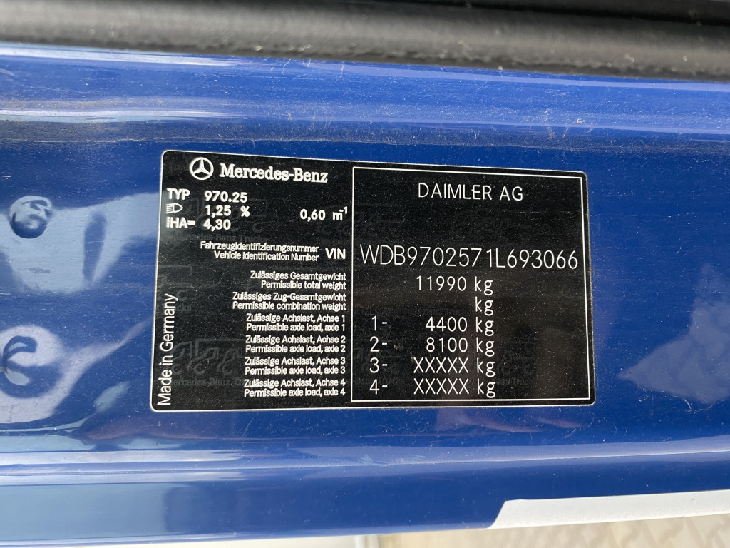 Flakbil Mercedes-Benz 1224 L Atego / MKG-Faltkran