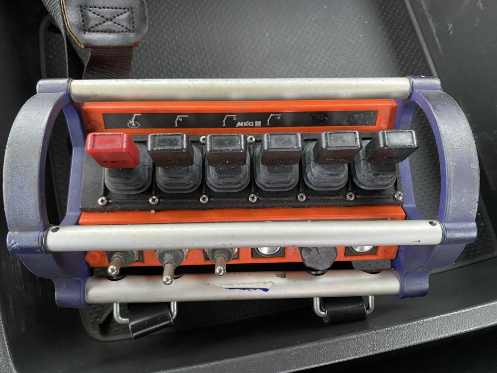 Flakbil Mercedes-Benz 1224 L Atego / MKG-Faltkran