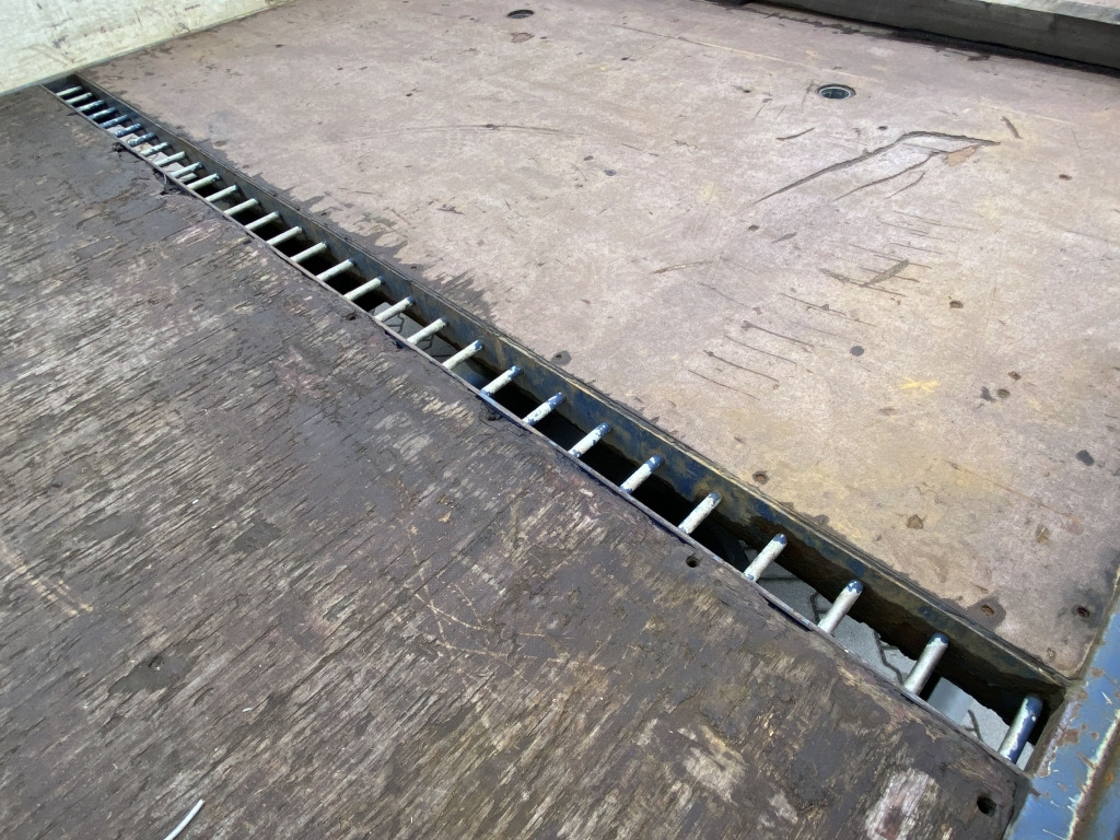 Flakbil Mercedes-Benz 1224 L Atego / MKG-Faltkran