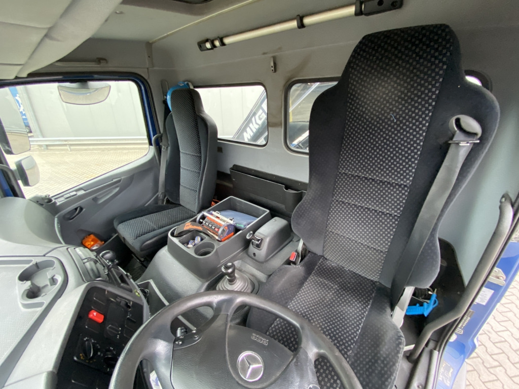 Flakbil Mercedes-Benz 1224 L Atego / MKG-Faltkran