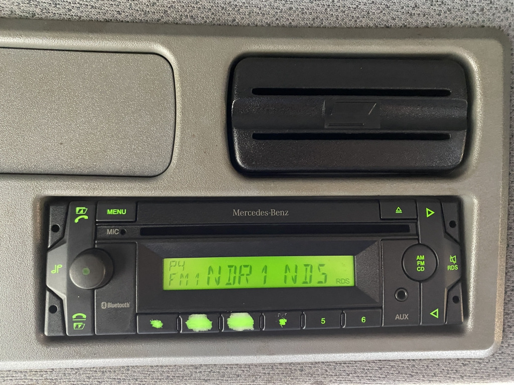 Flakbil Mercedes-Benz 1224 L Atego / MKG-Faltkran