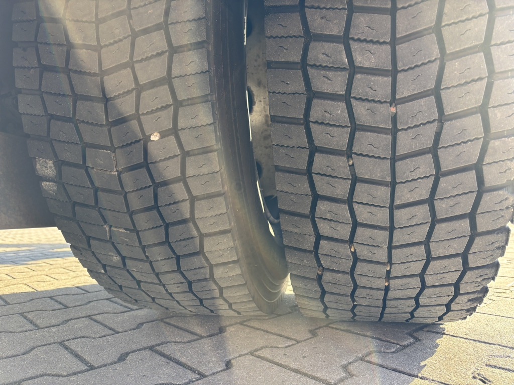 Flakbil Mercedes-Benz 1832 L / Terex 85.2-A3 Faltkran