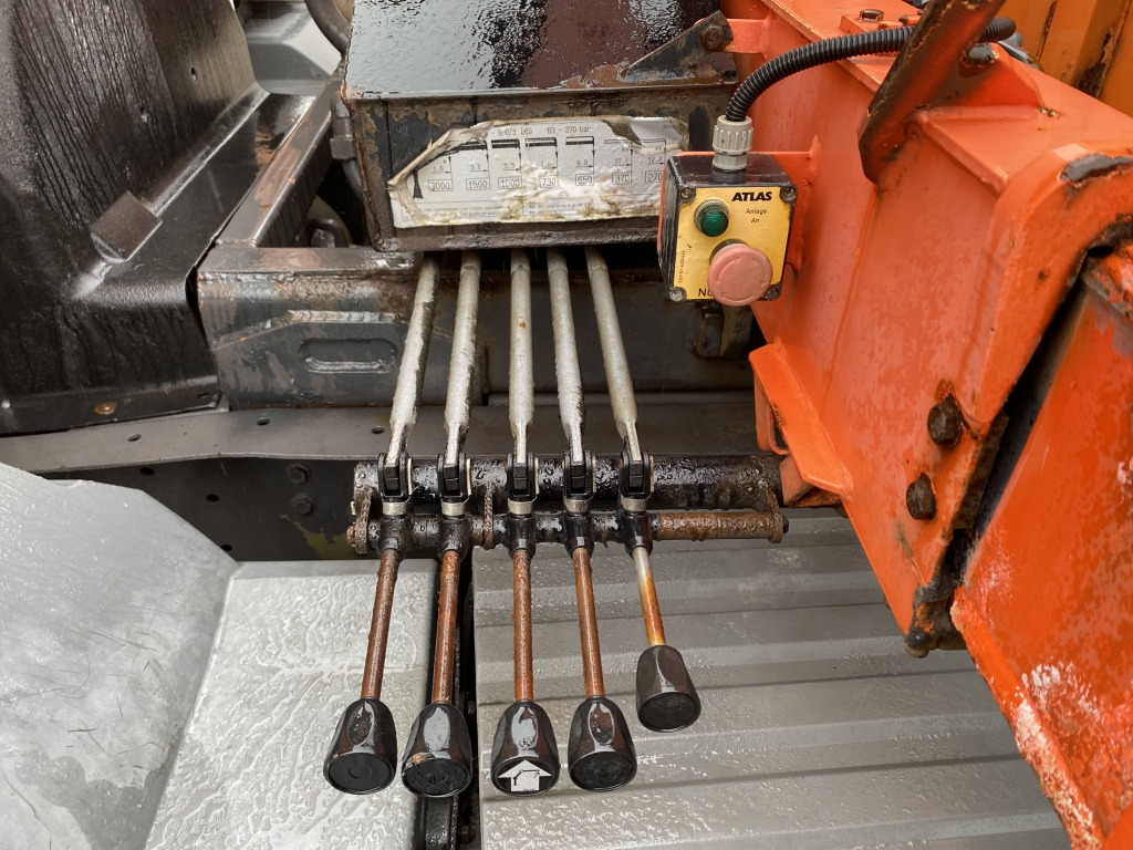 Flakbil Mercedes-Benz 815 / Atlas-Faltkran