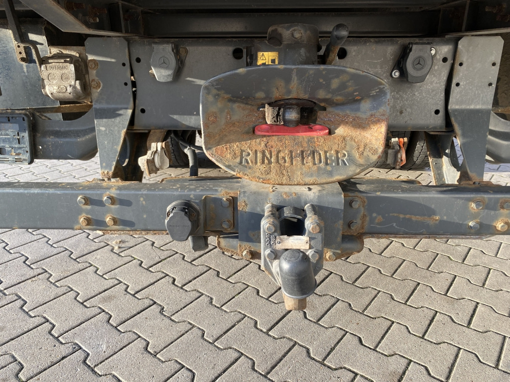 Flakbil Mercedes-Benz 818 Atego