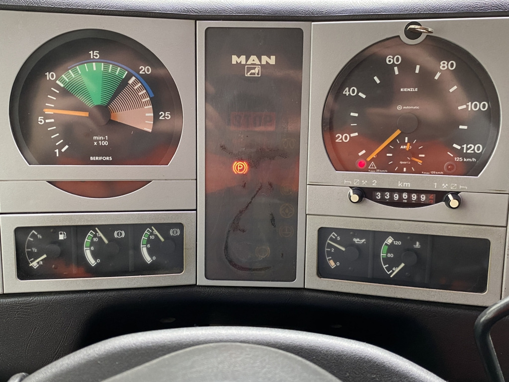 Kranbil MAN 27.464 6x4 / MKG HMK 350a2L Kran