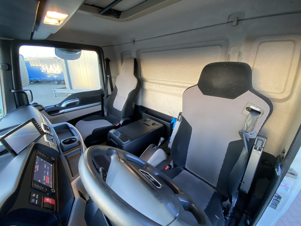 Lastbil med skåp MAN TGM 12.290 4x2 BL / Palfinger LBW