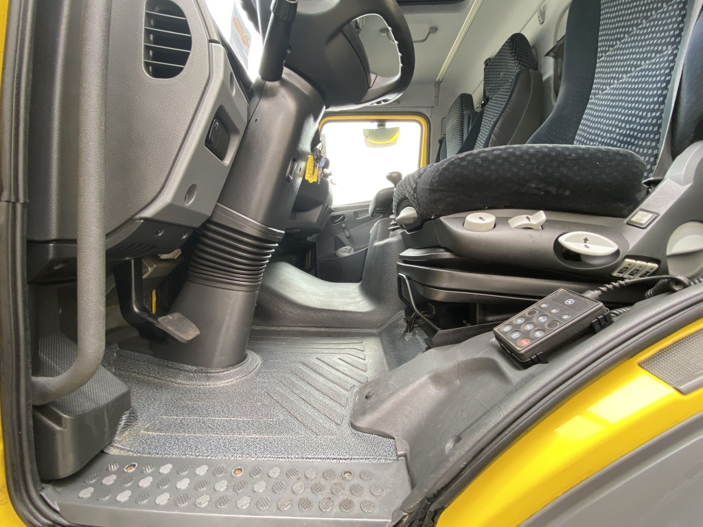 Lastbil med skåp Mercedes-Benz 816 L