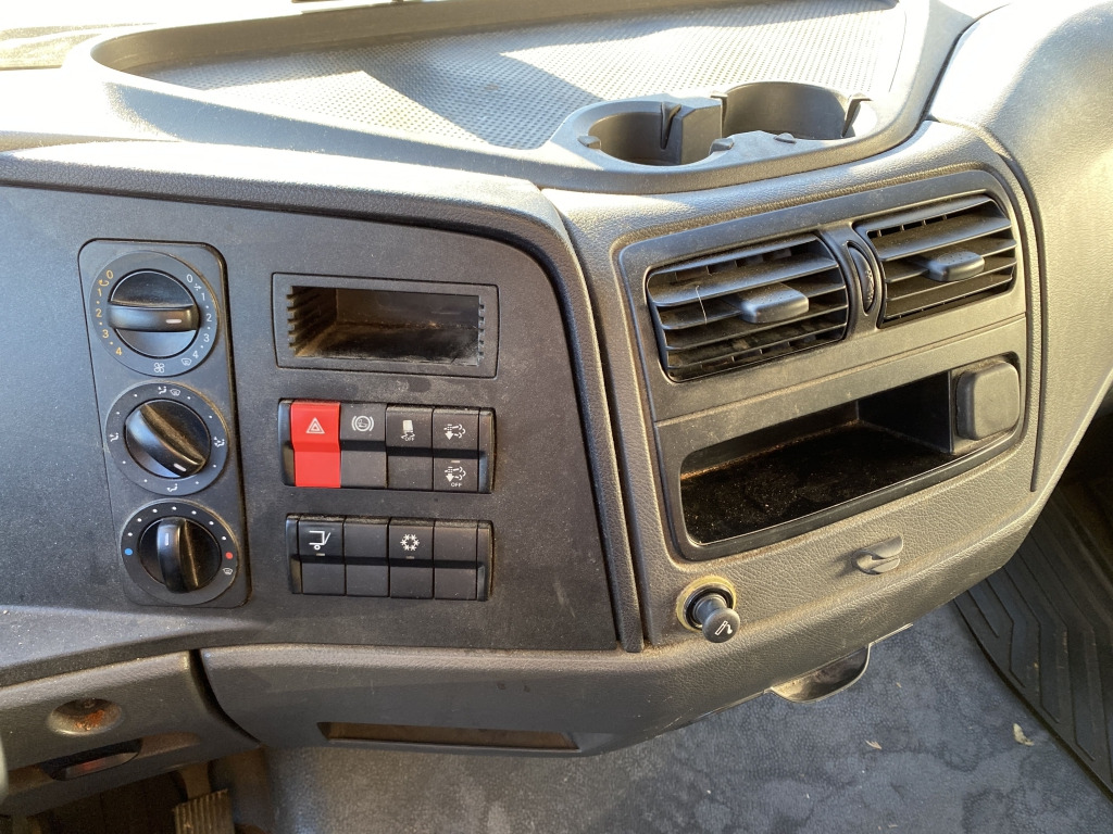 Lastbil med skåp Mercedes-Benz 818 L Atego / BÄR-LBW