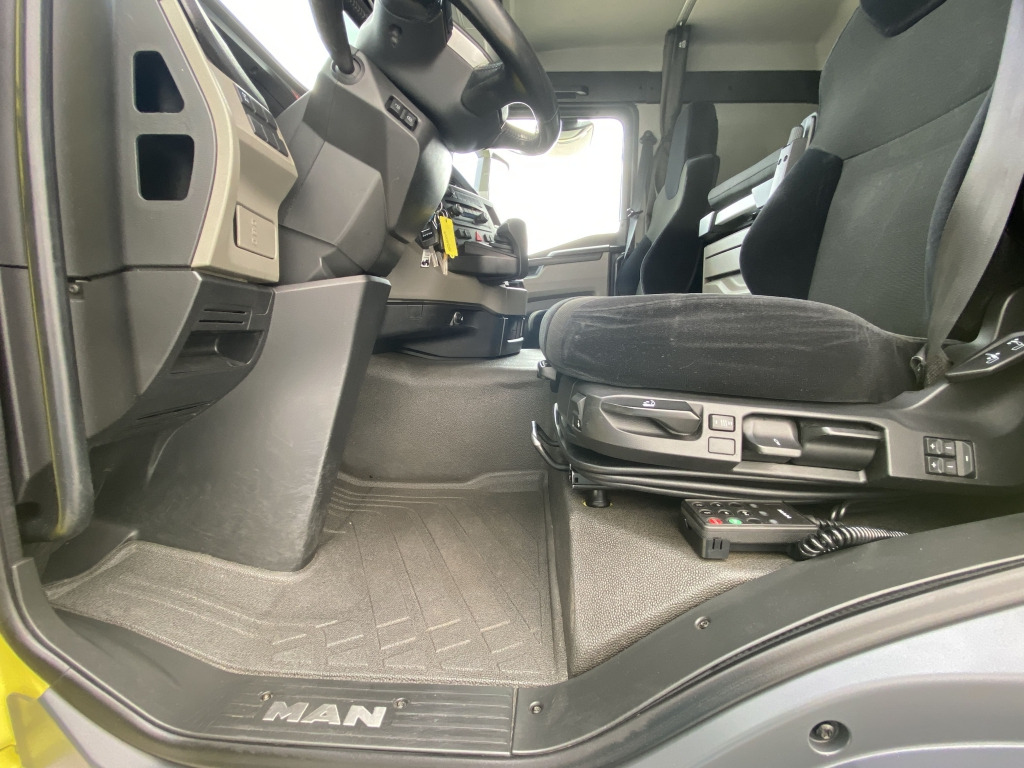 Lastväxlare lastbil MAN TGS 26.470 6x2-4 BL