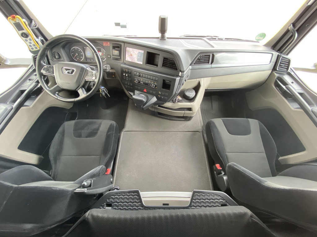 Lastväxlare lastbil MAN TGS 26.470 6x2-4 BL