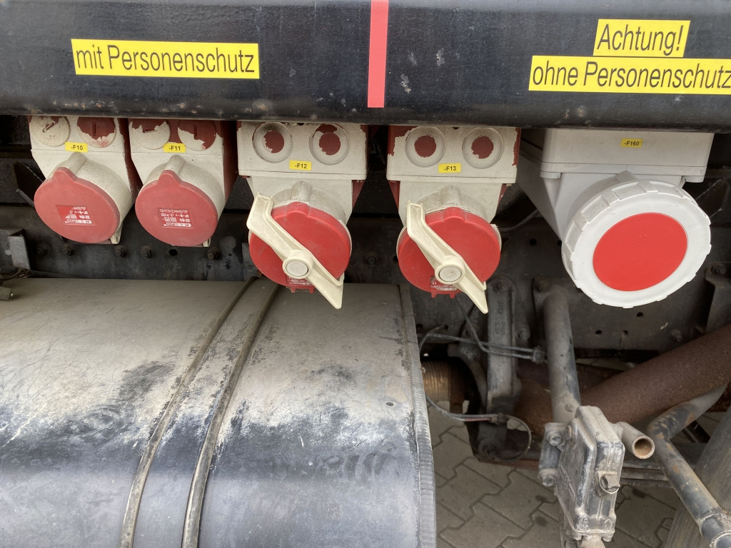 Lastbil MAN 18.272 / Stromaggregat