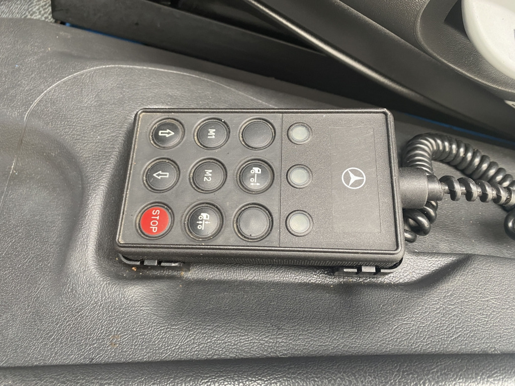 Tankbil Mercedes-Benz 1318 L Atego