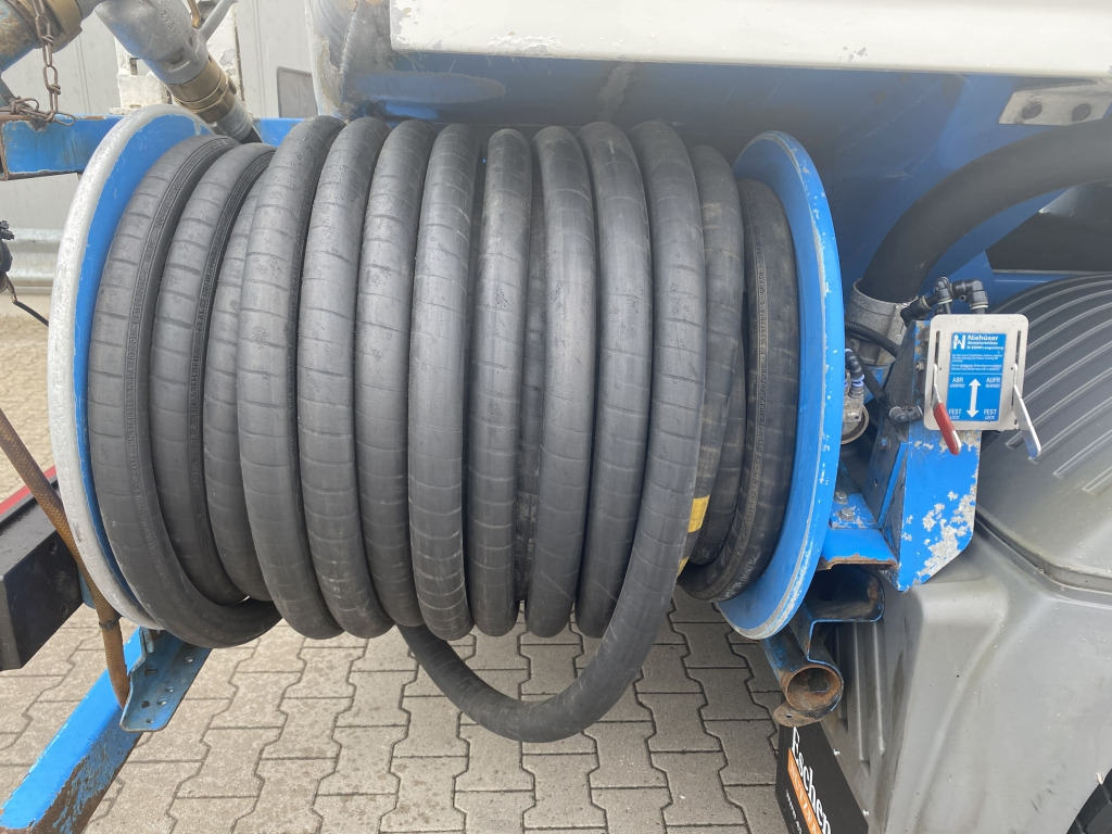 Tankbil Mercedes-Benz 1318 L Atego