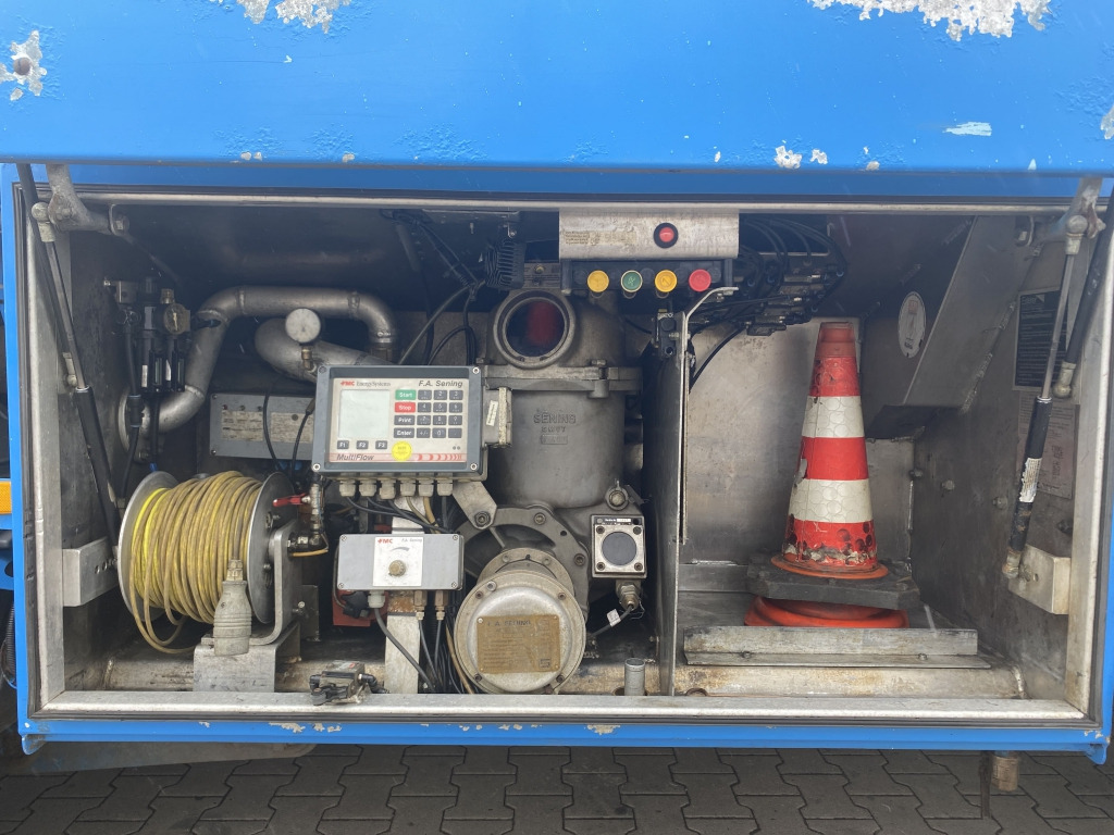 Tankbil Mercedes-Benz 1318 L Atego