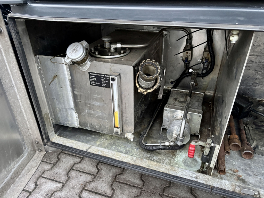 Tankbil Mercedes-Benz 2545 Antos