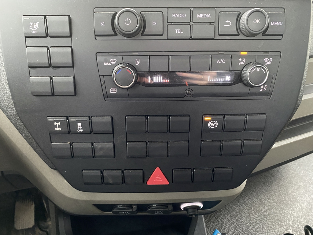 Tippbil lastbil MAN TGL 8.220 4x2 BB