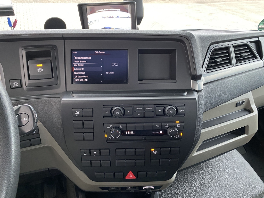 Tippbil lastbil MAN TGL 8.220 4x2 BB