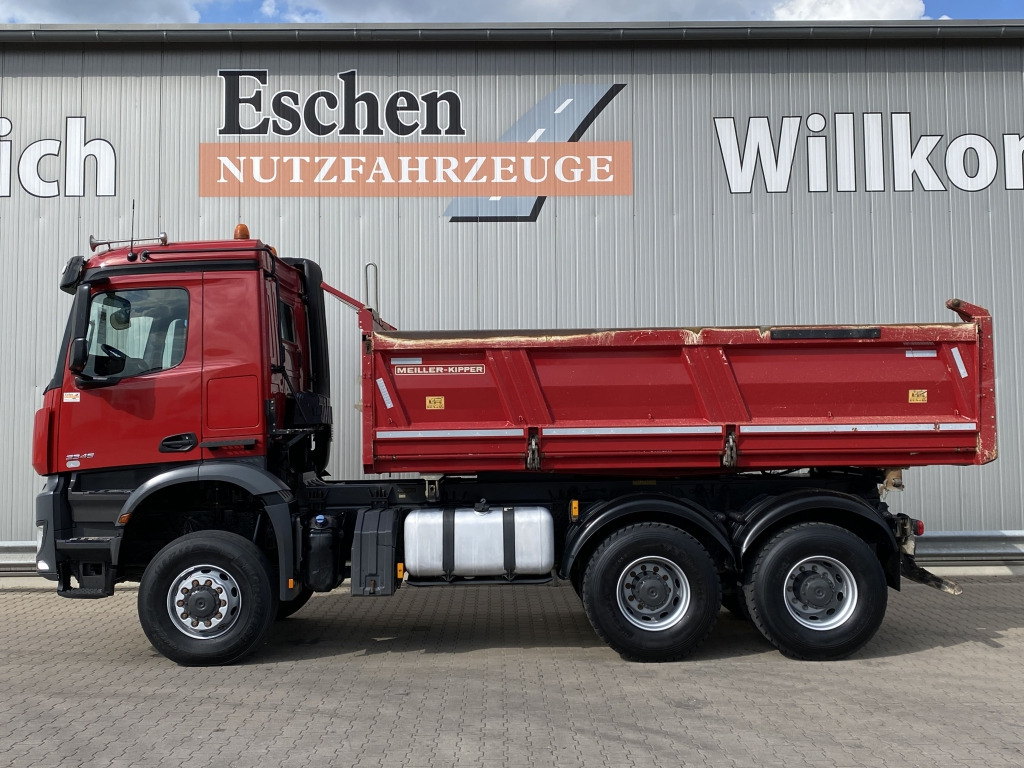 Tippbil lastbil Mercedes-Benz 3345 6x6
