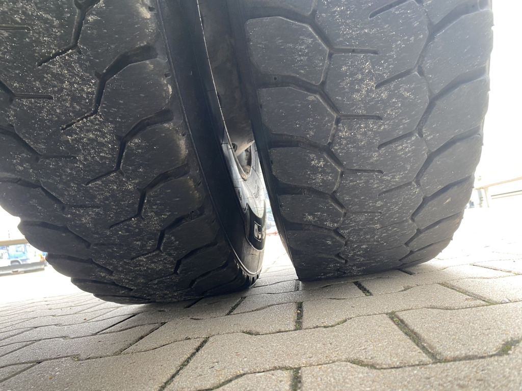 Tippbil lastbil Mercedes-Benz 3345 6x6 Arocs