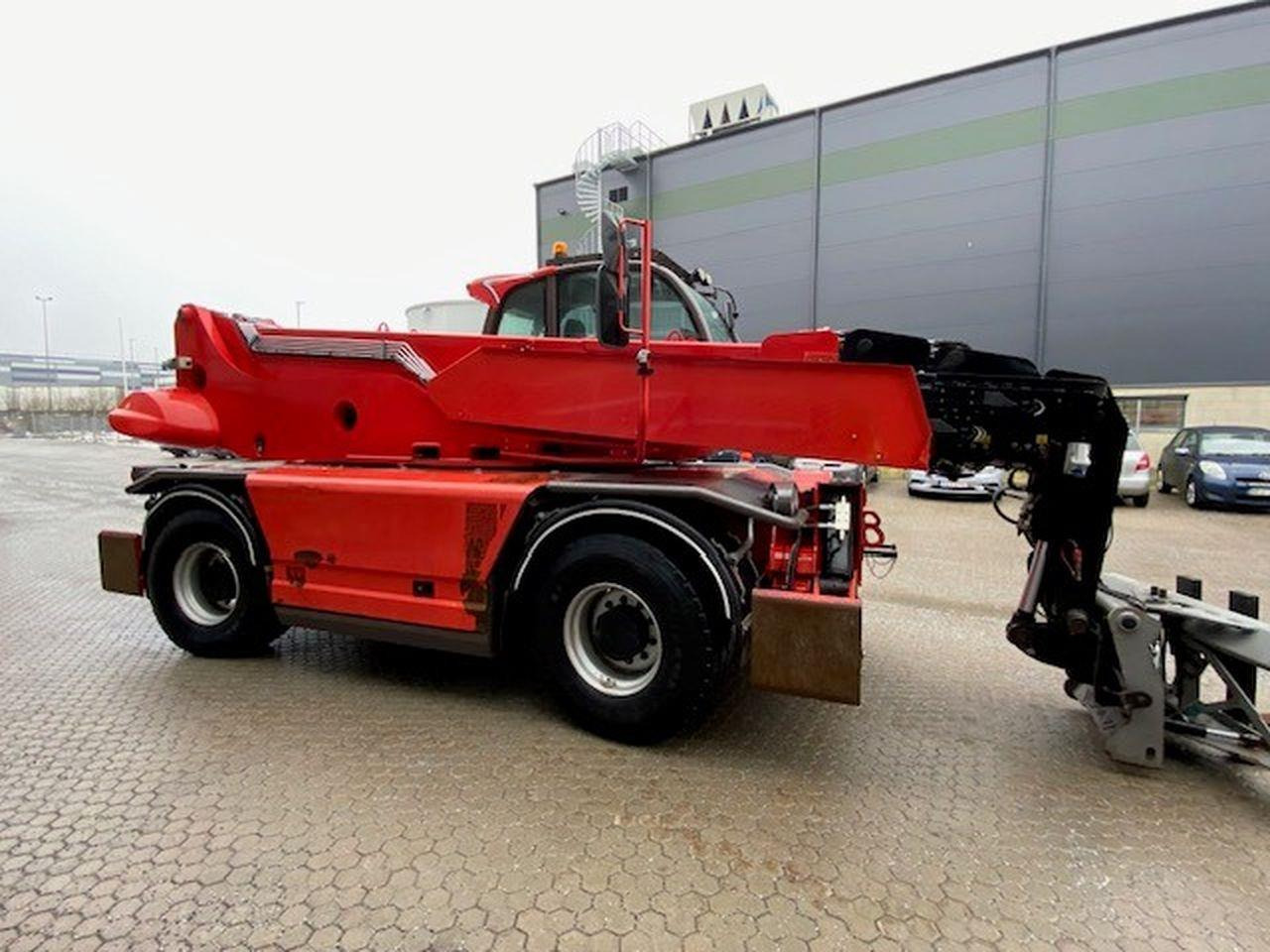 Teleskoplastar Manitou MRT2470P+ ST4