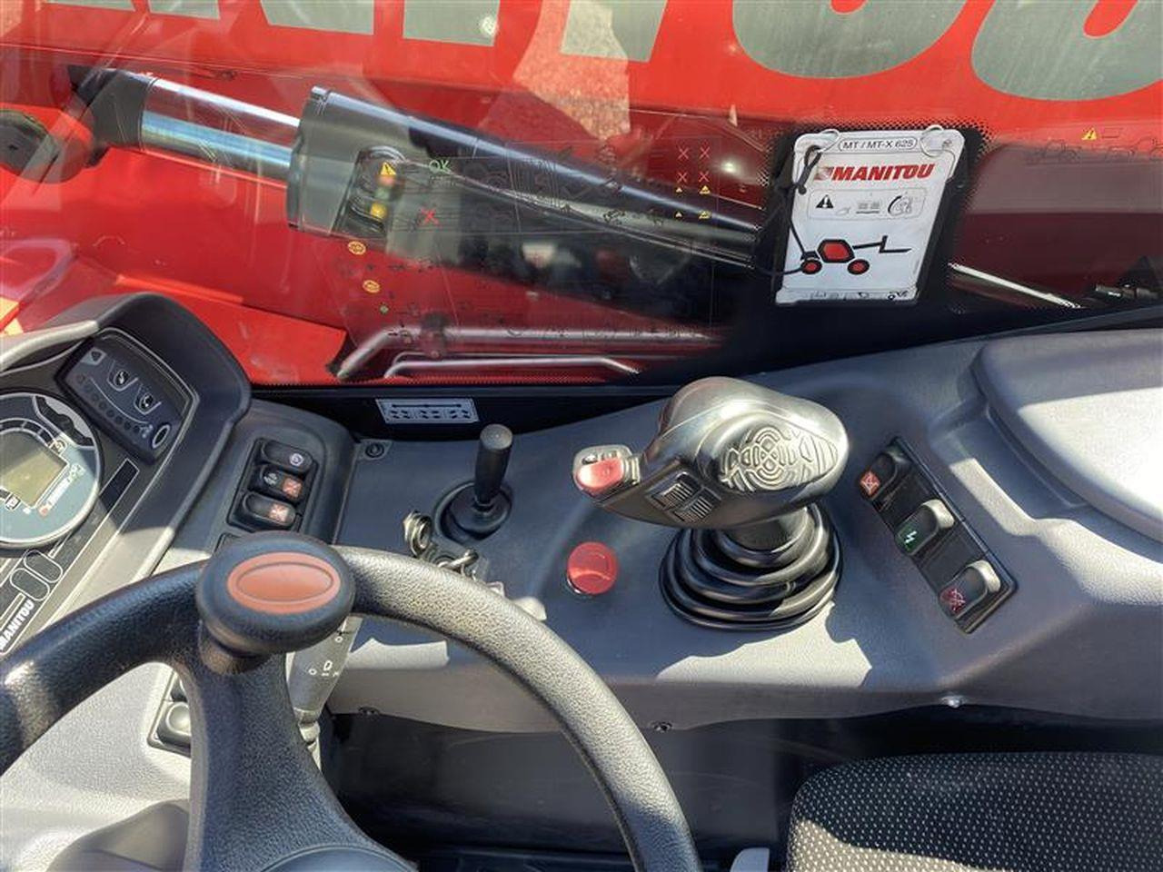 Teleskoplastar Manitou MT625H COMFORT ST5