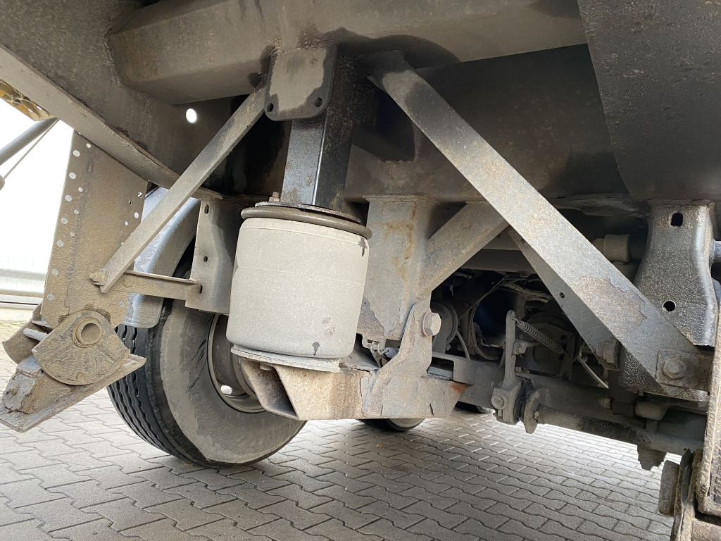 Tippbil semitrailer Carnehl CHKS/HH Stahl-Halbschalenmulde