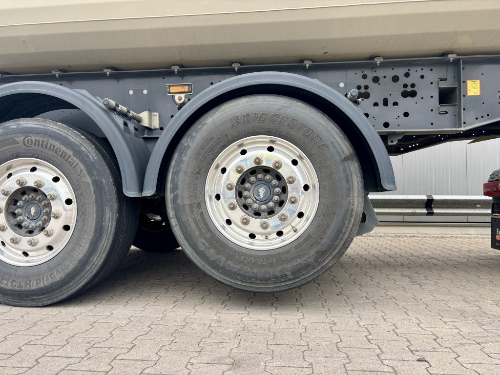 Tippbil semitrailer Schmitz SCB S3D Stahl-Halbschalenmulde