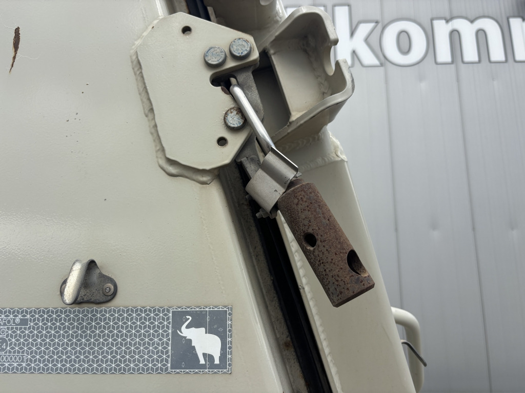 Tippbil semitrailer Schmitz SCB S3D / Stahl-Halbschalenmulde