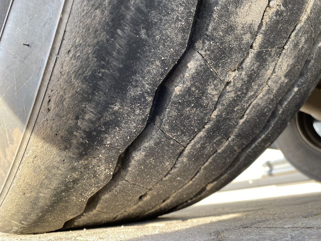 Tippbil semitrailer Schmitz SGF-S3 Stahl-Halbschalenmulde