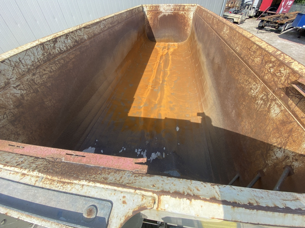 Tippbil semitrailer Schmitz SGF S / Stahl-Halbschalenmulde