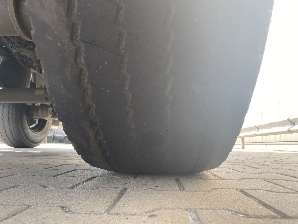 Tippbil semitrailer Schmitz SGF S / Stahl-Halbschalenmulde