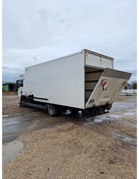 Skåpbil MAN BL UNFALL Koffer Langes Haus Klima